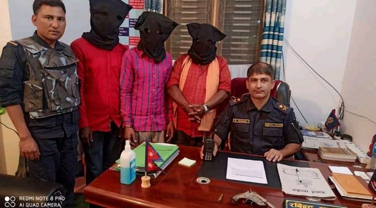 बाँकेमा विभिन्न हातहतियार सहित तीन जना पक्राउ