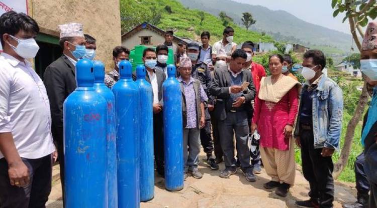नेकपा कालिकोटद्वारा अक्सिजन सिलिण्डर हस्तान्तरण