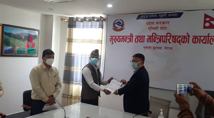 पत्रकार महासंघले सञ्चार विधेयक पुर्नलेखनको माग गर्दै ज्ञापनपत्र बुझायो