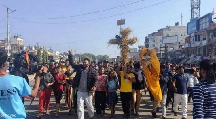 बर्दिबासमा कर्फ्यू अवज्ञा, मेयरको पुत्ला जलाइयो