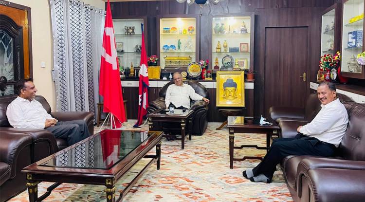 नेकपाका महासचिव विप्लव र प्रचण्डबीच भेटवार्ता 