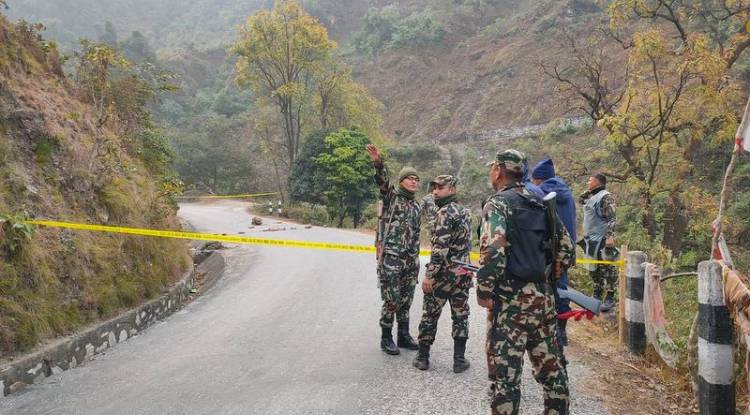 बैतडी र काभ्रेमा शंकास्पद बस्तु, यातायात बन्द