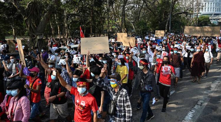 सैनिक ‘कू’ विरूद्ध  म्यानमारमा प्रदर्शन