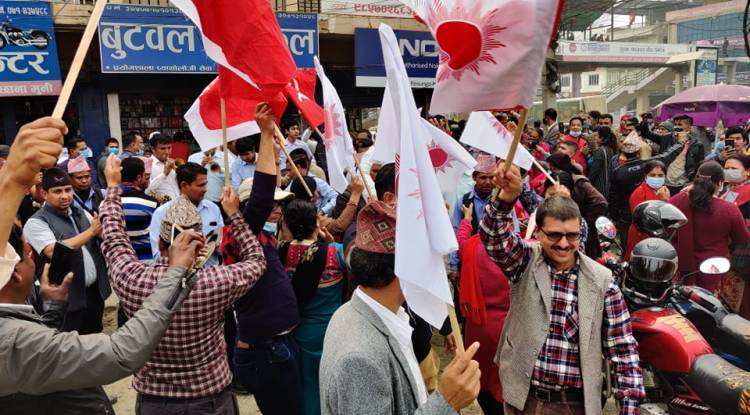 नेकपा प्रचण्ड–माधव समूहको बाजागाजा सहित बुटवलमा विजय र्‍याली