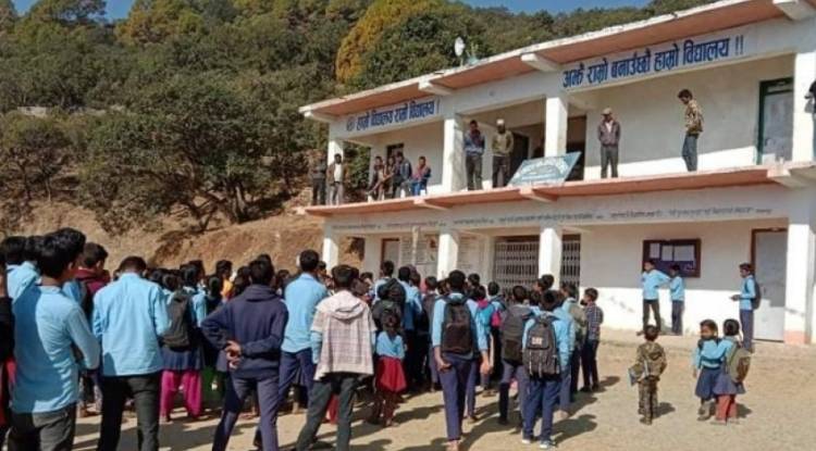 छात्रामाथि यौन दुर्व्यवहार विद्यार्थीहरु आन्दोलित